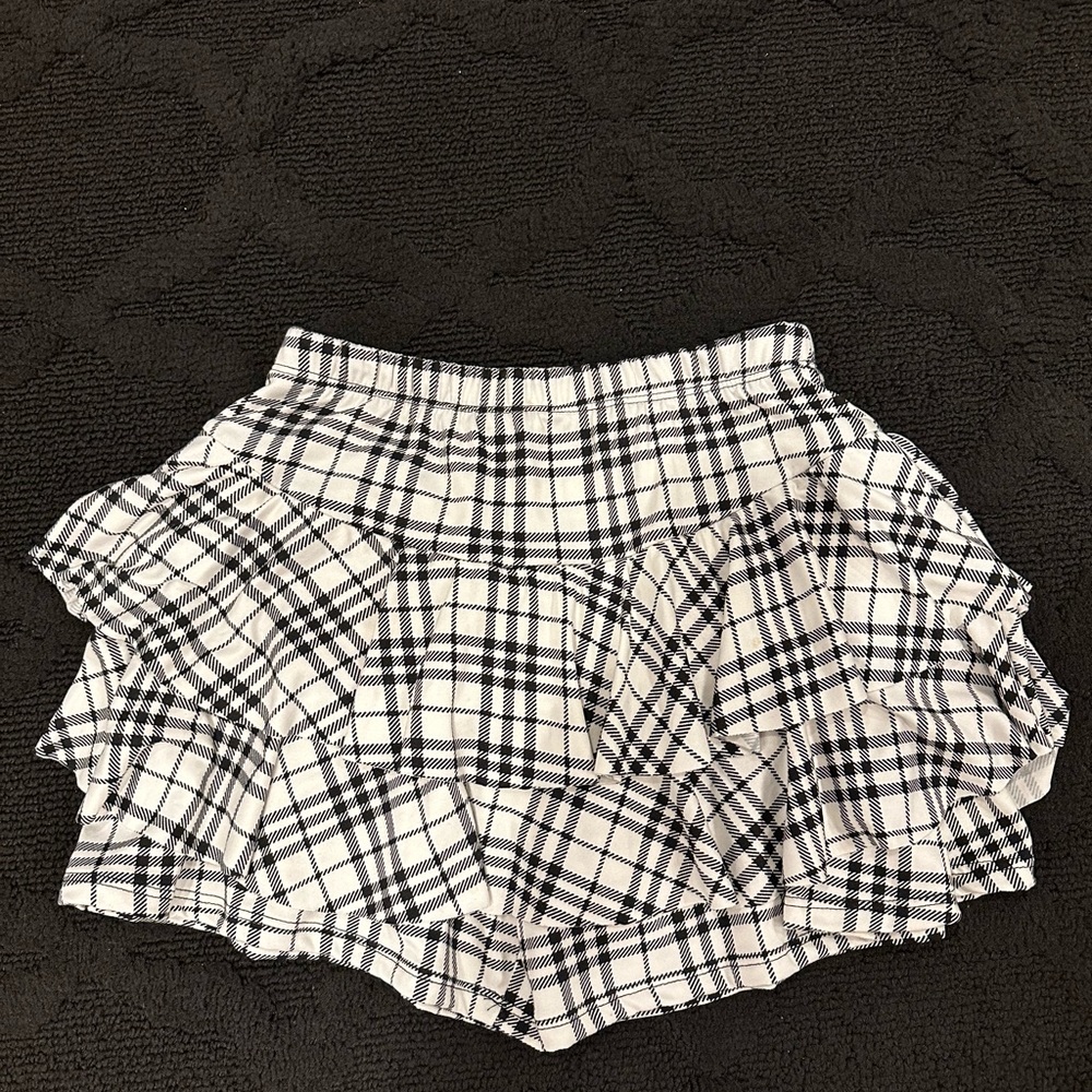 Cheryl collections ruffle skort - size medium